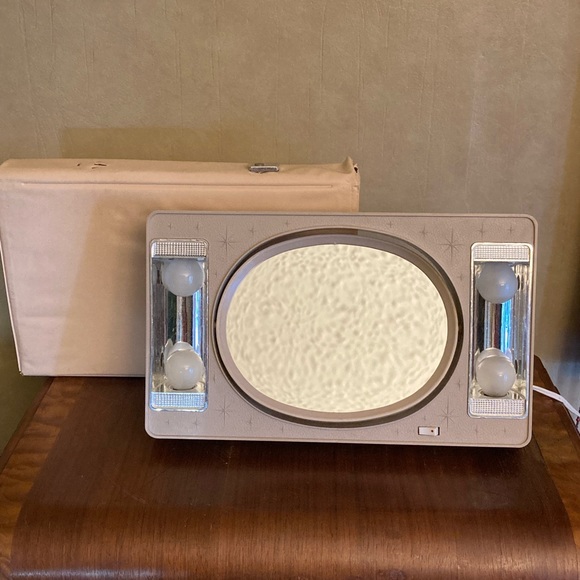 1960’s MCM Beauty Mate Swivel 2 sided mirror/ Hollywood Glam lights & carry case - Picture 2 of 5